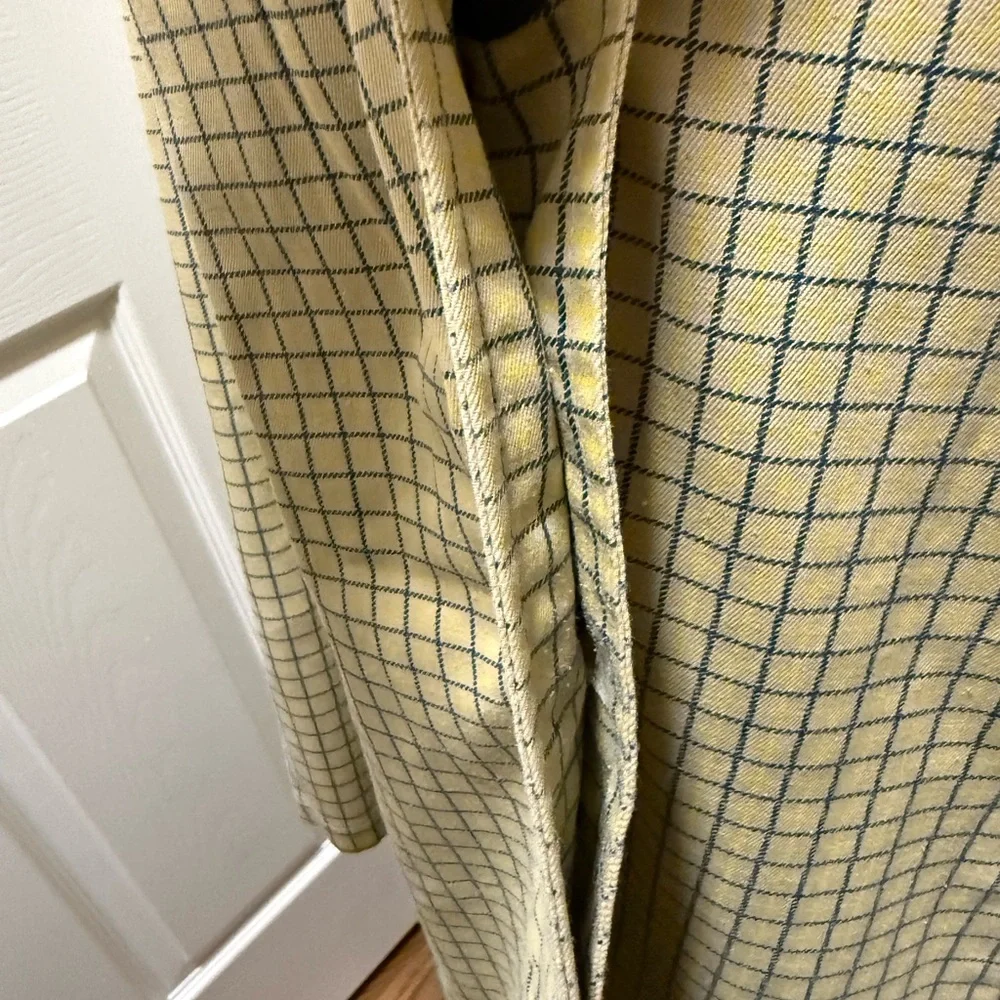 1960s Vintage Sears Stylish Beige and Black Checkered Trench Coat - Picture 7 of 10